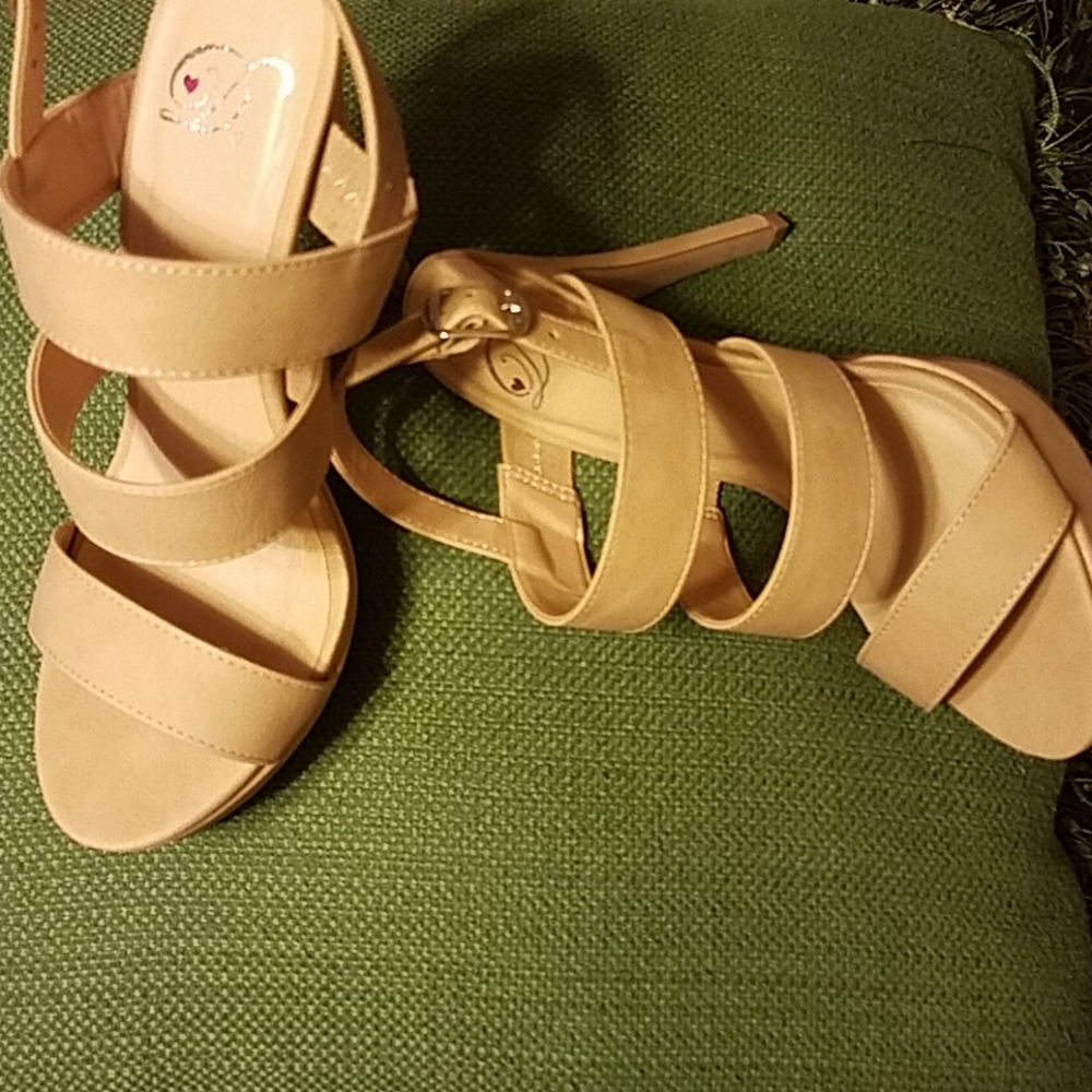 😍Brand New Delious High Heel Nude Color